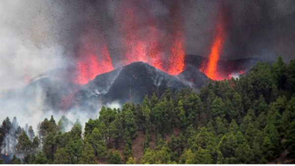 Dos mil evacuados por la erupción de un volcán en isla española de La Palma