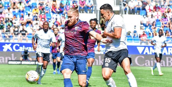 El Huesca iguala en casa en el primer partido de titular de Isidro Pitta