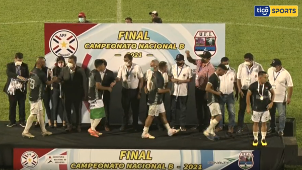 Trofeo en mano