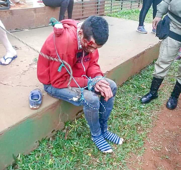 Vecinos corrigieron a golpes a motoasaltante