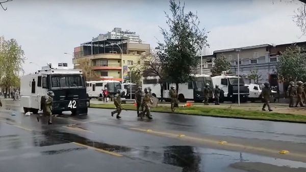 Incidentes y detenidos en desfile militar en Chile