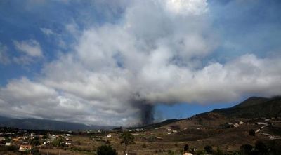 El volcán Cumbre Vieja entra en erupción en archipiélago español de Canarias