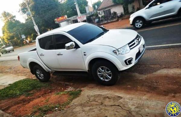 Ladrones hurtan camioneta del patio de una casa en Luque •