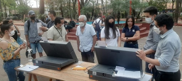 Prosiguen las prácticas con las máquinas de votación en todo el país - .::Agencia IP::.