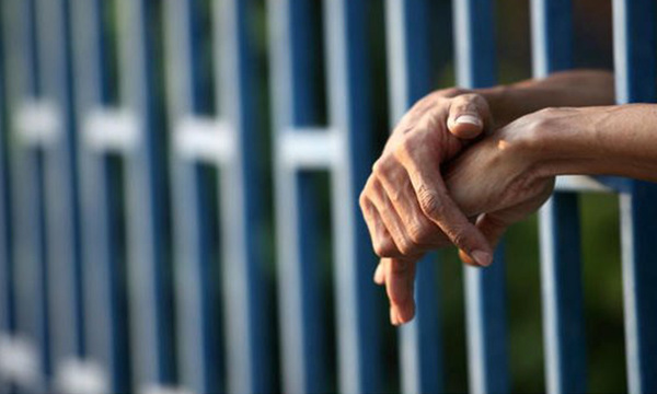 Cinco presos aprovecharon cambio de guardia para fugarse de una comisaría en Fernando de la Mora - OviedoPress