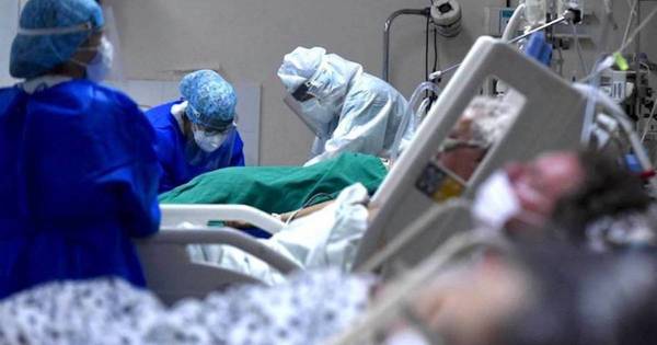 La Nación / Intensivistas: la responsabilidad es muy alta y la paga no es muy buena, afirman