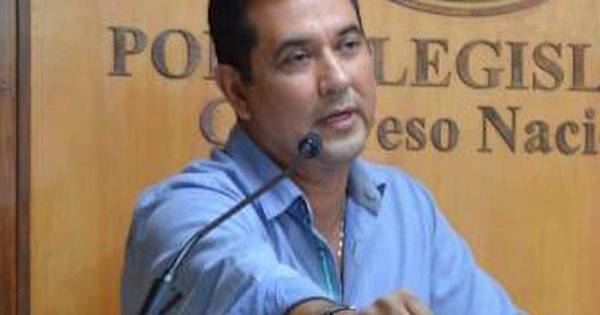 La Nación / Martín Arévalo ratifica su denuncia contra el director de Aduanas