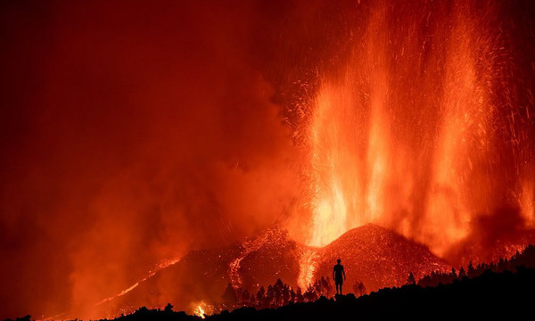 España: Miles de personas han sido evacuadas tras erupción de volcán - OviedoPress