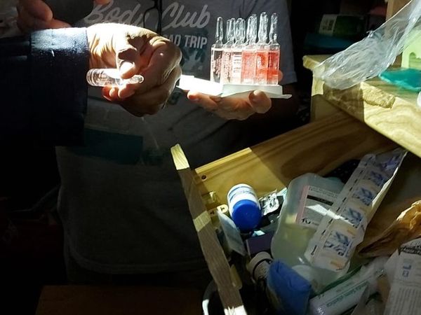 Detectan red que comercializaba medicamentos del IPS en las carpas - Nacionales - ABC Color