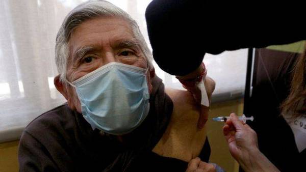 Italia comenzó a administrar tercera dosis anticovid a grupos de riesgos
