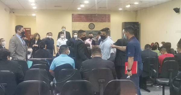 La Nación / Catorce marinos enfrentan juicio oral por violar a una menor de 13 años de edad