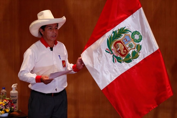 Castillo asegura a inversores que no expropiará en Perú: «No somos comunistas»