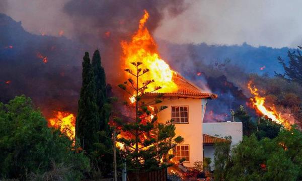 La lava del volcán de La Palma se traga un centenar de casas, obliga a evacuar a 5.500 personas y se aproxima al mar a 300 metros por hora – Prensa 5