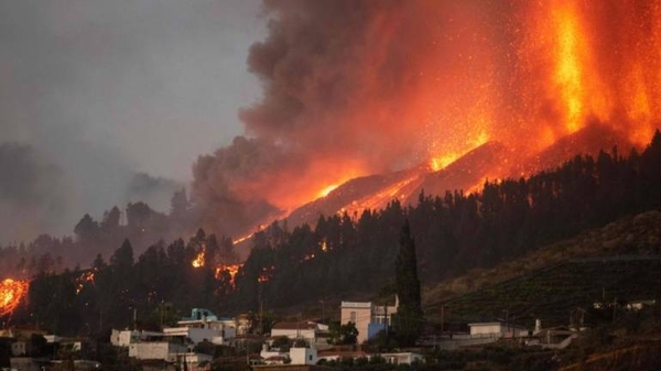 Diario HOY | La lava del volcán de Canarias frena su avance tras destruir un centenar de casas