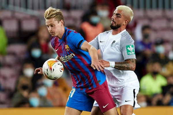Barcelona empata de local ante el Granada