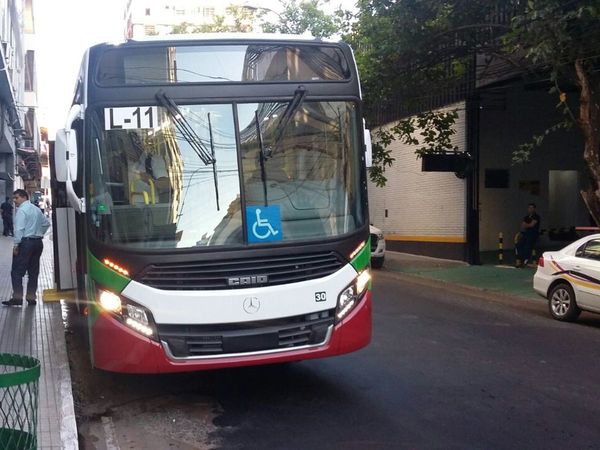 Chofer no dejó que trabajador con discapacidad suba al micro