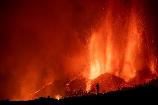Más de 5.000 personas evacuadas y sismo de 3.1 deja erupción de volcán en España