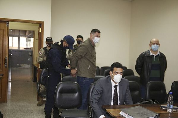 Nueva recusación aplaza alegatos finales en juicio a policías por “apriete” a narcos - Nacionales - ABC Color