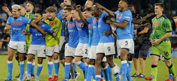 Nápoles goleó por 4-0 al Udinese y se sitúa al frente del campeonato italiano