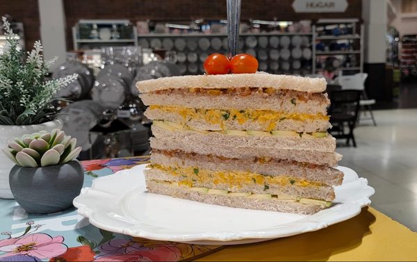 SANDWICH DE ATÚN, AGUACATE Y CHOCLO | Telefuturo