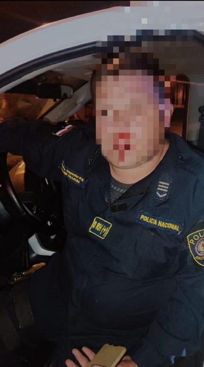 Turba atacó a efectivos policiales en una plaza pública de Cambyretá
