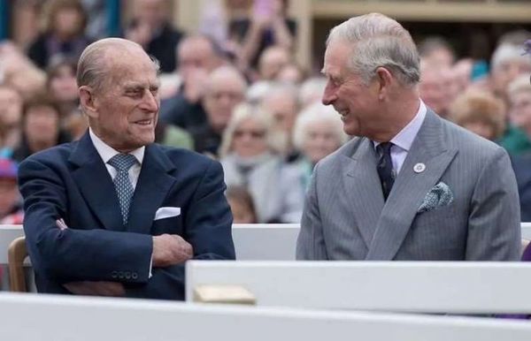 El príncipe Carlos comparte su última plática con su papá, Felipe de Edimburgo