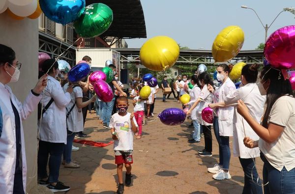 Pacientes sanados de cáncer celebran la vida en tradicional festejo en el Hospital de Clínicas - Nacionales - ABC Color