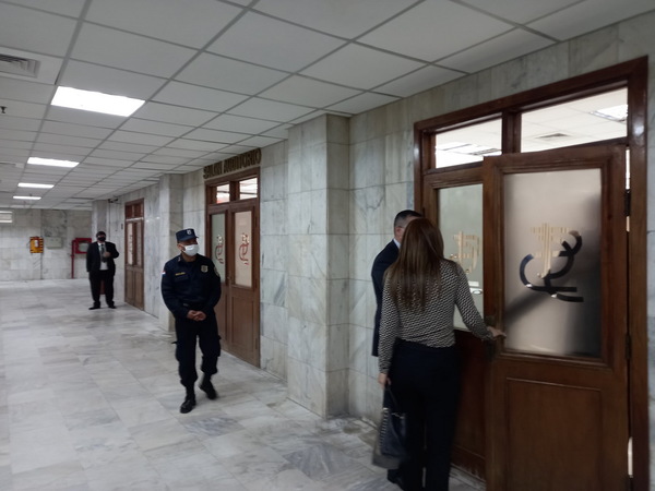 Niegan ingreso a la prensa a juramento de magistrados