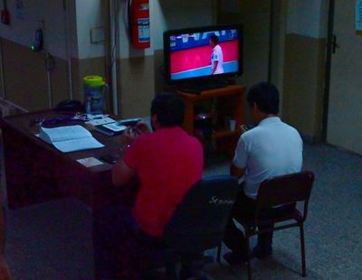 Disfrutan de fútbol y desayunan a las 11:00, pero dicen “necesitar” un aumento salarial - Nacionales - ABC Color