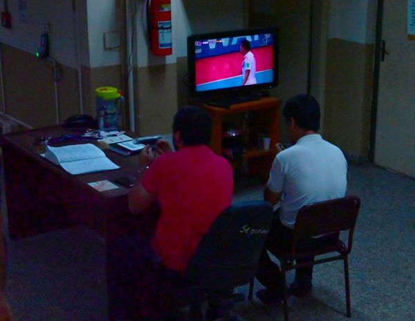 Disfrutan de fútbol y desayunan a las 11:00, pero dicen “necesitar” un aumento salarial - Nacionales - ABC Color