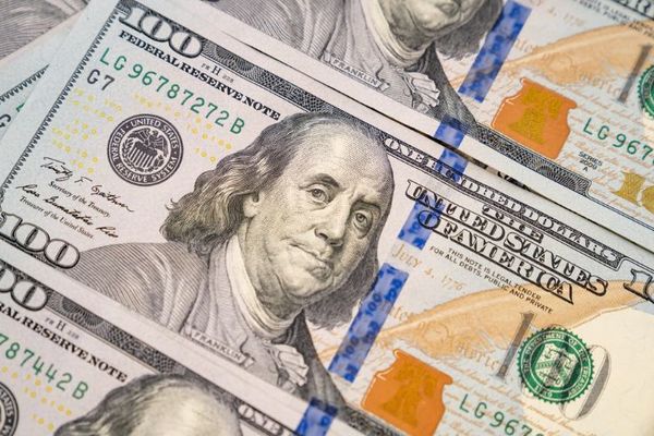 El dólar retrocede a menos de G. 6.900 y observan importante presencia del BCP en el mercado cambiario - MarketData