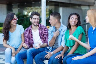 La juventud conmemora su día desafiada por el desempleo, la informalidad y escasas oportunidades de estudio - MarketData