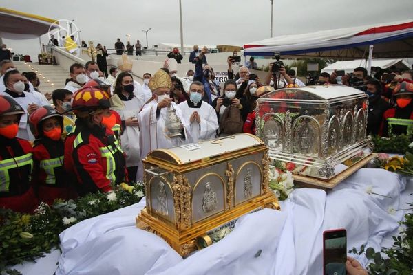 Llegaron al país las reliquias de Chiquitunga