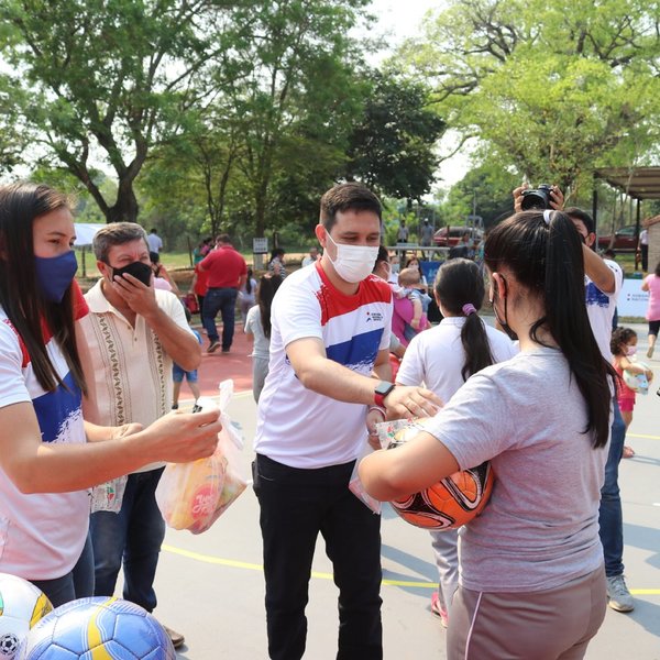Reactivan la canchita del barrio por el mes de los jóvenes - .::Agencia IP::.