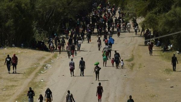 EEUU cierra frontera en Texas para frenar a migrantes