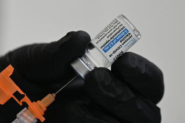 J&J asegura que un refuerzo de su vacuna eleva la protección contra COVID - Mundo - ABC Color