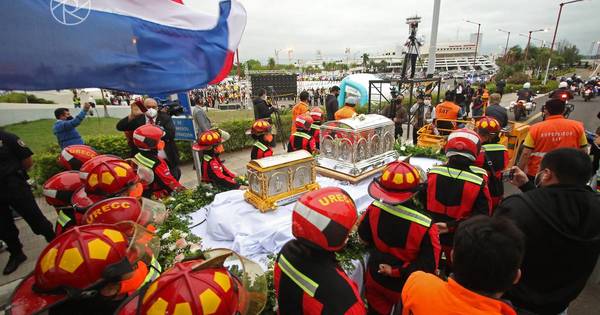 La Nación / Reliquias de Chiquitunga llegaron a Paraguay - OJO Galería