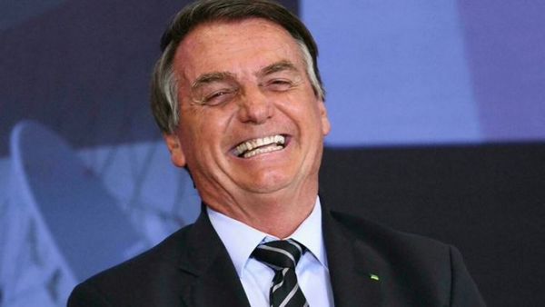 La respuesta de Bolsonaro a Boris Johnson tras sugerirle la vacuna de AstraZeneca