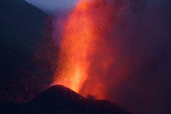 La erupción del volcán de La Palma en España elevó a 6.000 los evacuados