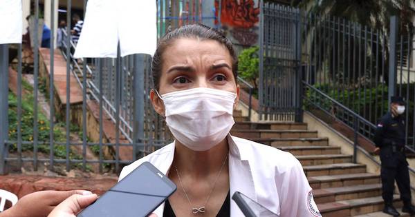 La Nación / Médicos anuncian nueva huelga por la equiparación salarial y reducción de la carga horaria