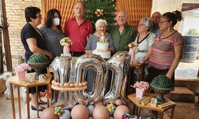 Cumplió 101 años rodeada de sus hijos, nietos, bisnietos y tataranietos - OviedoPress