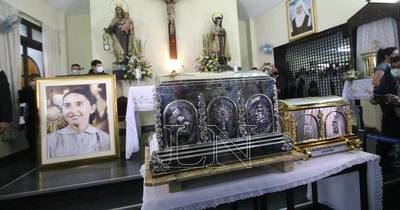 La Nación / Chiquitunga llegó a su casa: las reliquias de la beata descansan en el monasterio de las Carmelitas