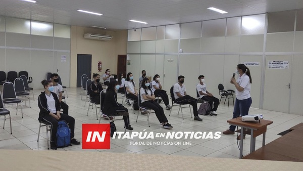 ENCUENTRO CON JÓVENES EN EL MARCO DEL PROYECTO “EN ITAPÚA, YO SOY ANFITRIÓN”