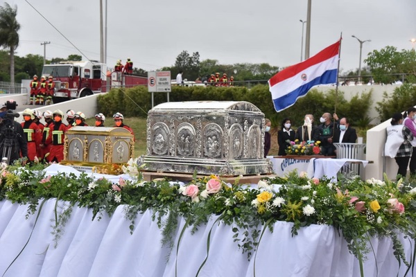 EMOTIVA LLEGADA DE LAS RELIQUIAS DE CHIQUITUNGA A PARAGUAY - La Voz del Norte