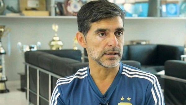 Diario HOY | El exfutbolista Roberto Ayala sufre un robo a piedrazos en Buenos Aires