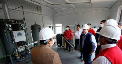 La Nación / Habilitan moderna planta de oxígeno en hospital de Filadelfia con presencia de Horacio Cartes