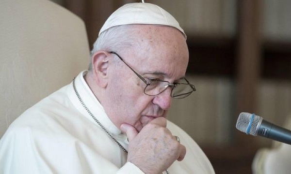 Papa Francisco asegura que algunos "lo querían muerto" tras operación