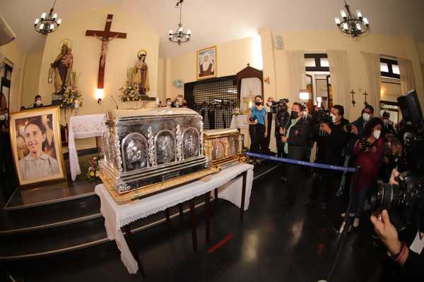 Cálida acogida en el monasterio de las Carmelitas Descalzas a los restos de la primera beata paraguaya
