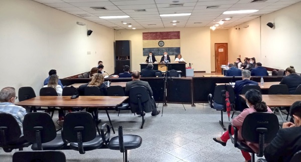 Condenan a tres años de cárcel a acusados por la quema del Congreso