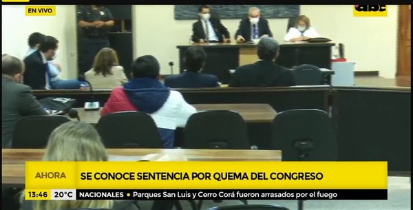 Acusados por quema del Congreso son condenados a tres años de cárcel - Nacionales - ABC Color